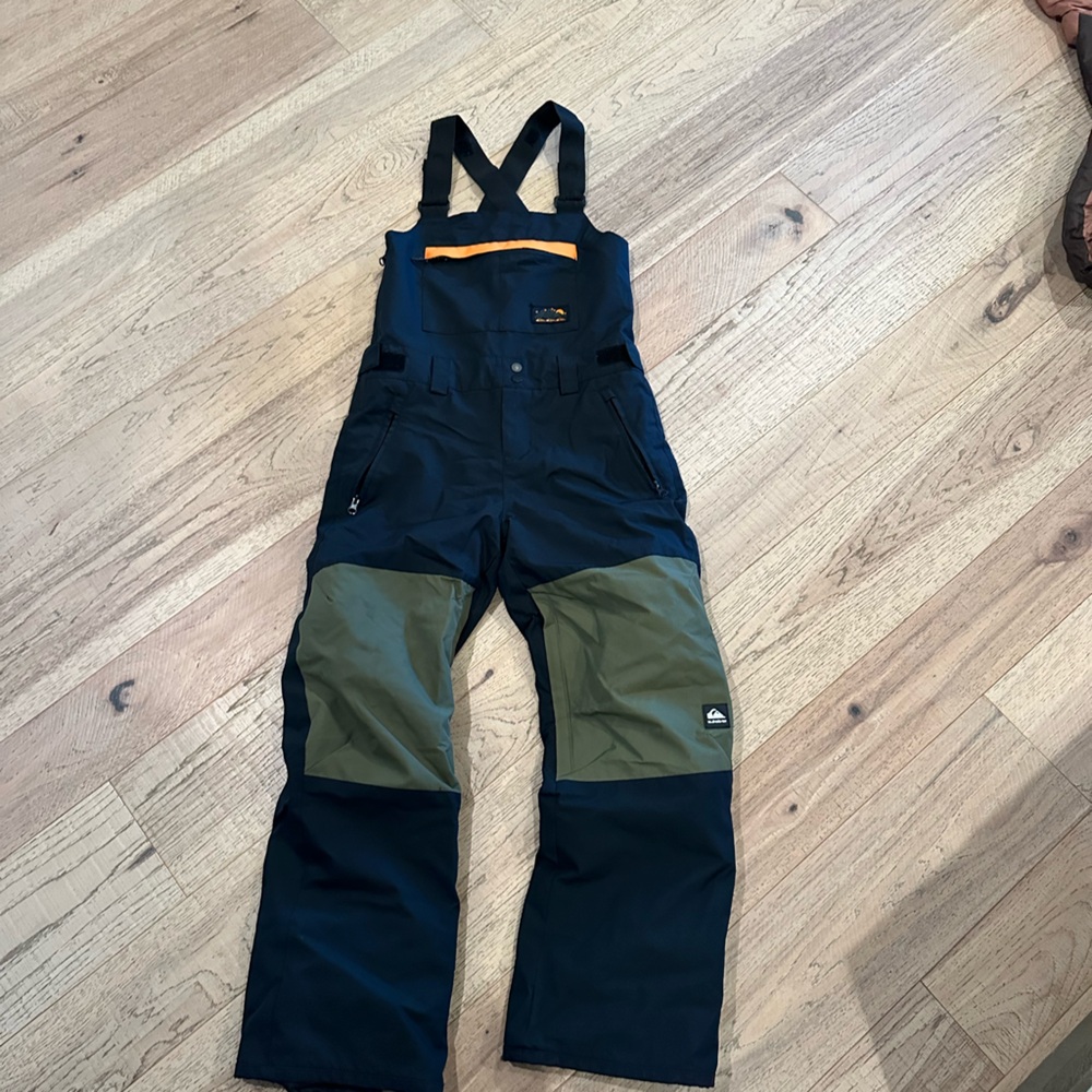 Boys Quicksilver ski/snowboard bib excellent condition